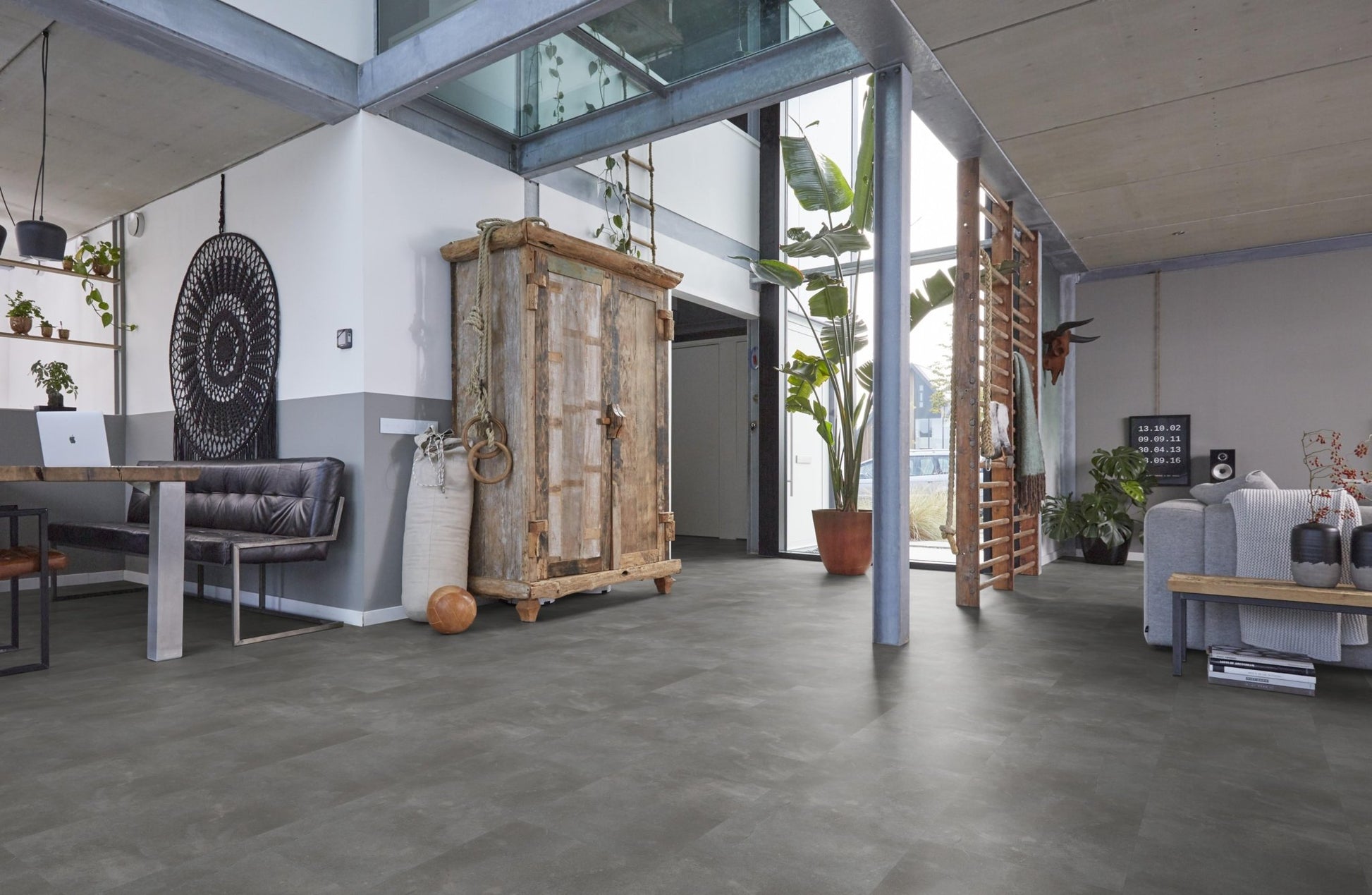 Floorlife Click PVC Tegel Ealing Dark Grey 7411 SRC - Natuursteenlook 91x45.5 cm - Solza.nl