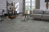 Floorlife Click PVC Tegel Ealing Dark Grey 7411 SRC - Natuursteenlook 91x45.5 cm - Solza.nl